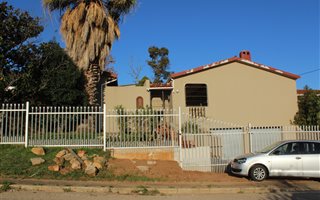 3 Bedroom House in Van Riebeeck Heights
