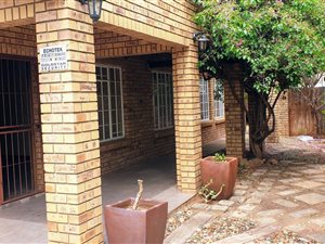 3 Bedroom House in Roylglen Gardens