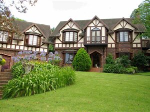 5 Bed House in Padfield Park