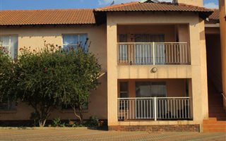 2 Bedroom Apartment in Rensburg
