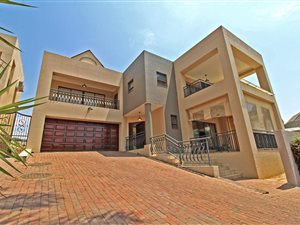 4 Bed Cluster in Dainfern Golf Estate