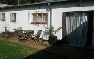 1 Bedroom Garden Cottage in Cresslawn