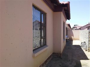 2 Bed House in Vanderbijlpark CE7