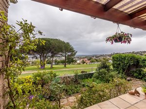 3 Bedroom House in Somerset West Central