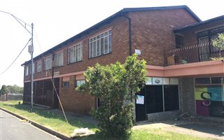 2 Bedroom Apartment in Robertsham