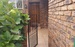 1 Bedroom Simplex in Beyers Park