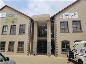 130 m² Commercial space in Highveld