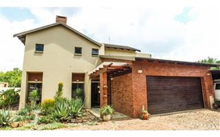 4 Bedroom House in Shere