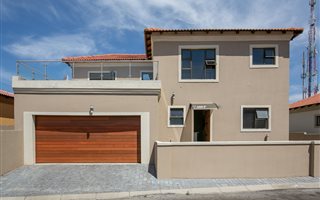 4 Bedroom House in Noordwyk