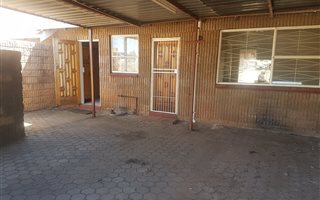 2 Bedroom House in Krugersdorp North