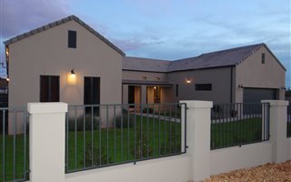 4 Bedroom House in Paryskloof
