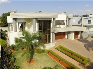 5 Bed House in Ruimsig