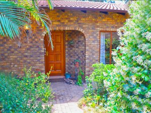 3 Bed House in Mill Hill