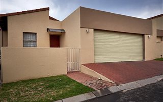 3 Bedroom Simplex in Halfway Gardens