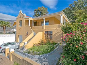 8 Bed House in Bo-Kaap