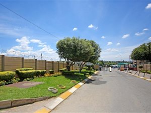 3 Bed Townhouse in Bloubosrand