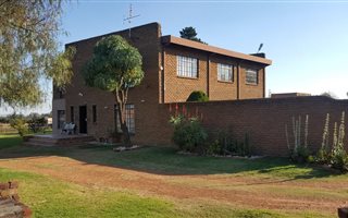 6 Bedroom House in Walkers Fruit Farms