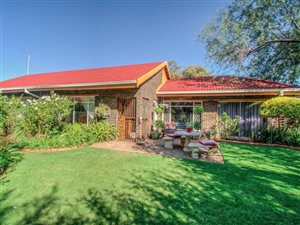 5 Bed House in Falcon Ridge