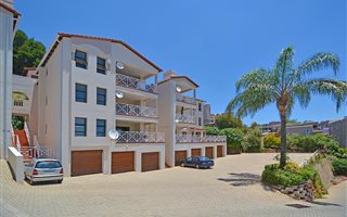 3 Bedroom Apartment in Constantia Kloof