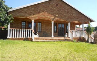 4 Bedroom House in Umhlatuzana