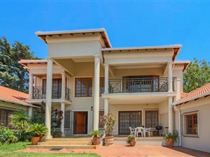 7 Bed House in Glenvista