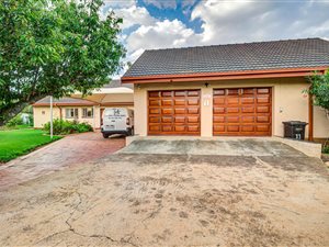4 Bed House in Esther Park