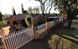 3 Bedroom House in Rhodesfield