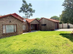 4 Bed House in Suiderberg