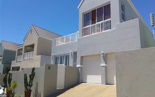 3 Bedroom House in Bloubergstrand