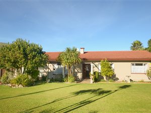 5 Bed House in Denver Park