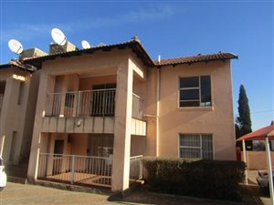 2 Bed Apartment in Rensburg