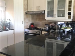 3 Bed House in Waterlake Farm