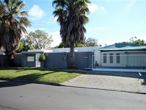 5 Bedroom House in Constantia