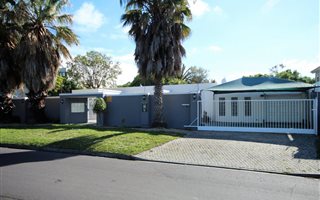 5 Bedroom House in Constantia