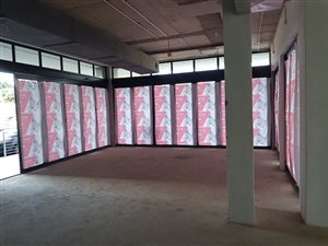 212 m² Retail Space in Sunningdale