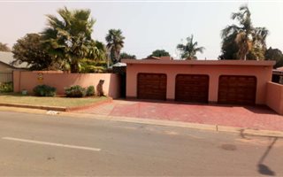 4 Bedroom House in Roseville