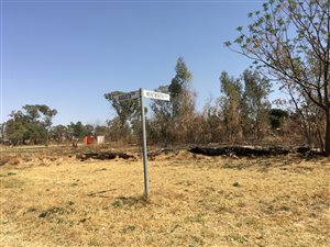 800 m² Land available in Pollak Park
