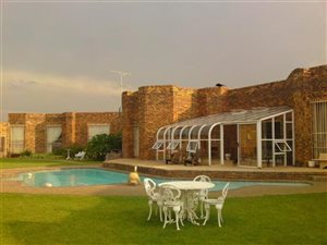 4 Bed House in Vandermerweskroon