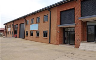 1400 m² Industrial space in Willow Park Manor