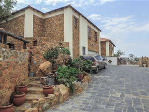 4 Bed Townhouse in Azaleapark