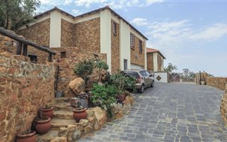 4 Bedroom Townhouse in Azaleapark