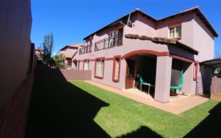 3 Bedroom Duplex in Castleview