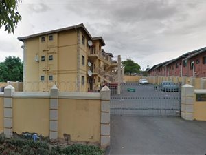 2 Bed Flat in Montclair