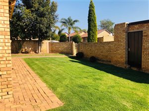 3 Bed Townhouse in Honeydew Ridge