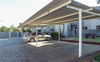 3 Bedroom Townhouse in Dowerglen and Ext