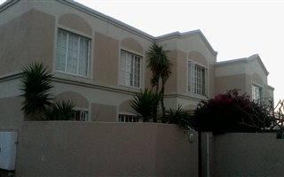 3 Bedroom Apartment in Roodekrans
