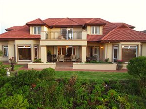 4 Bed House in Pezula Golf Estate