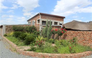17.1 ha Farm with House in Harpington