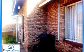 2 Bedroom Townhouse in Krugersdorp Central