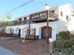 7 Bed House in Wilderness